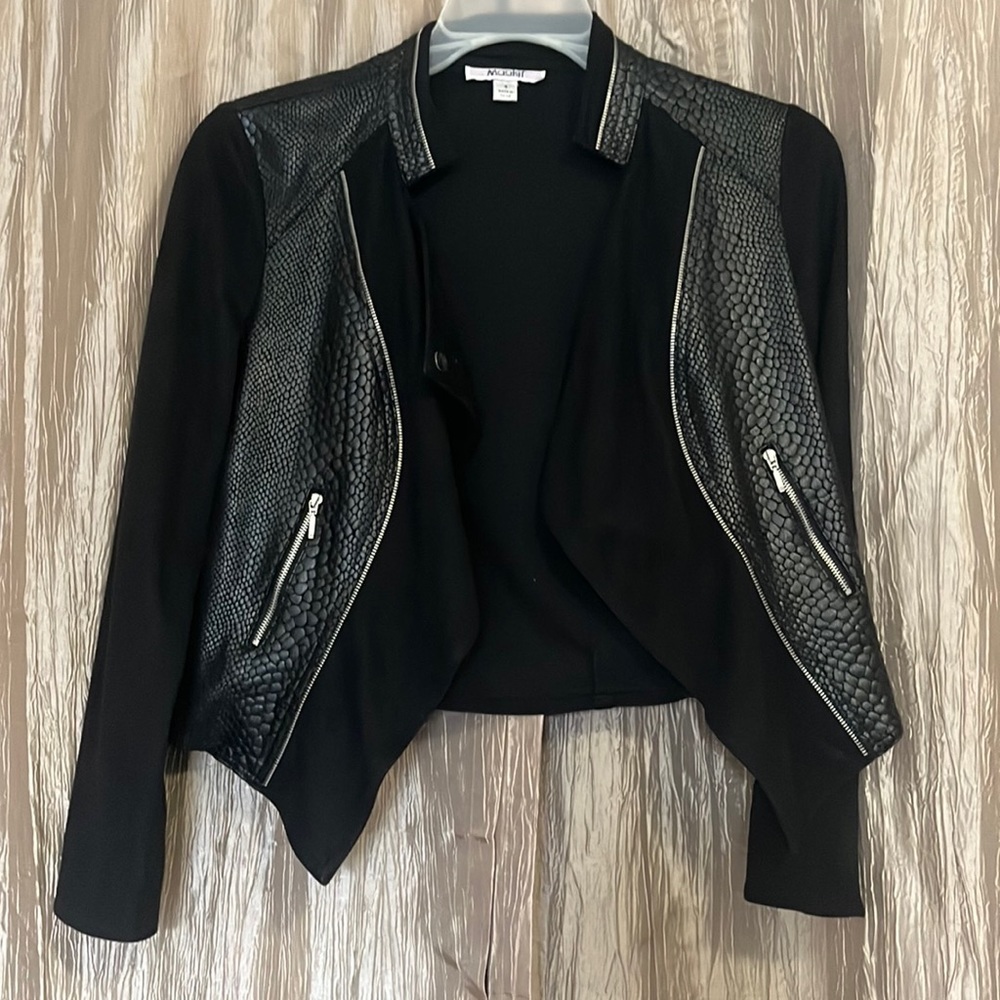 Jacket color black